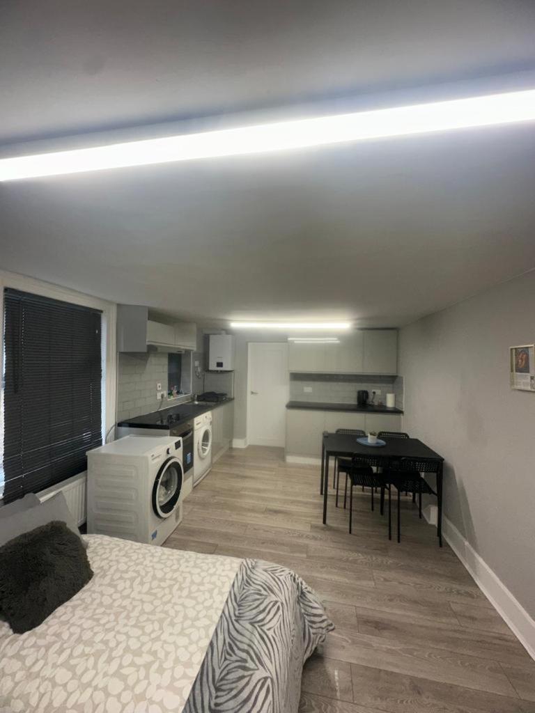 Super Central 2 Bed Flat Лондон Екстериор снимка
