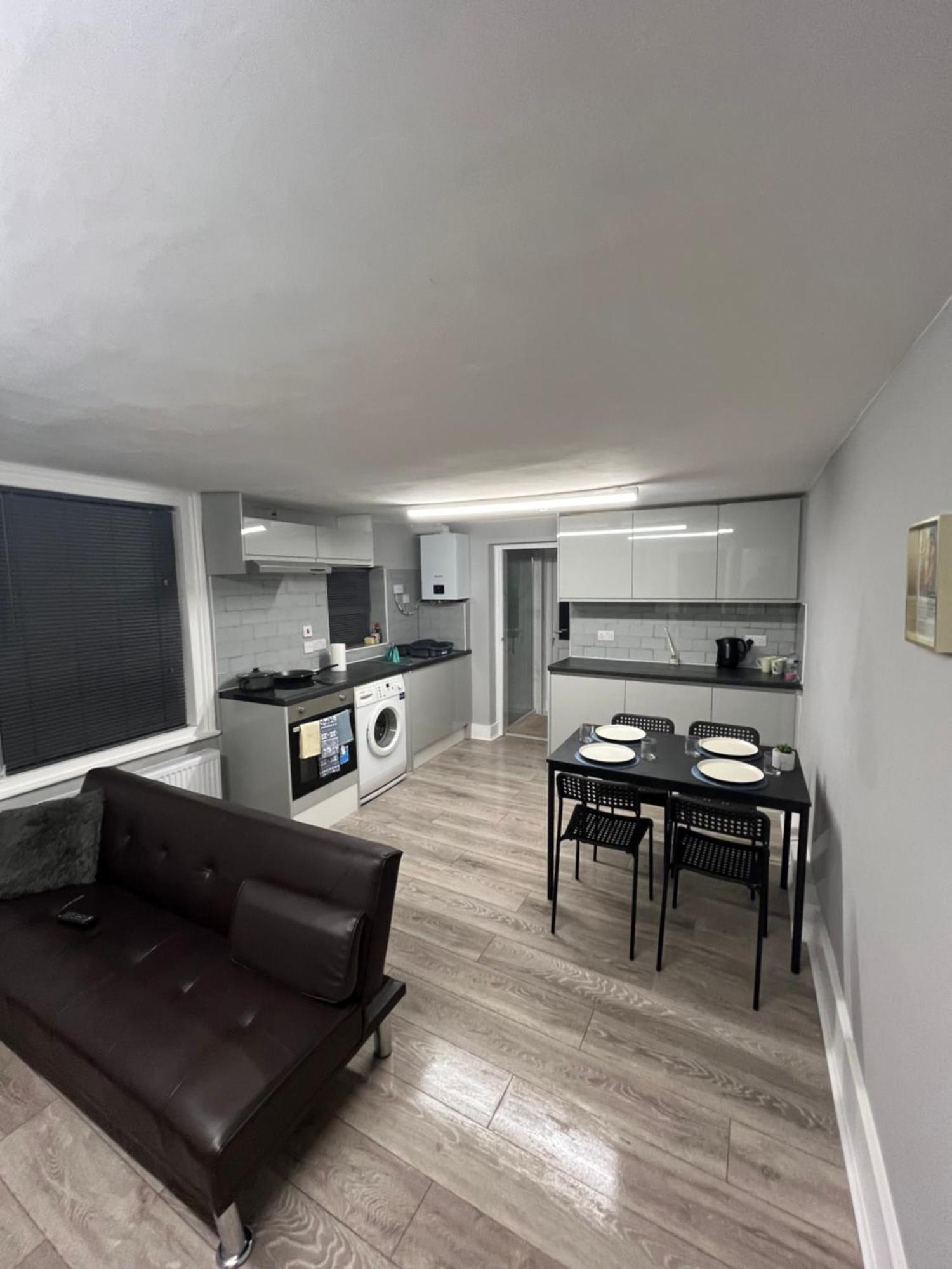 Super Central 2 Bed Flat Лондон Екстериор снимка